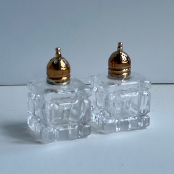 Crystal miniature vintage salt and pepper shakers with golden lids 1960 - Picture 4 of 6